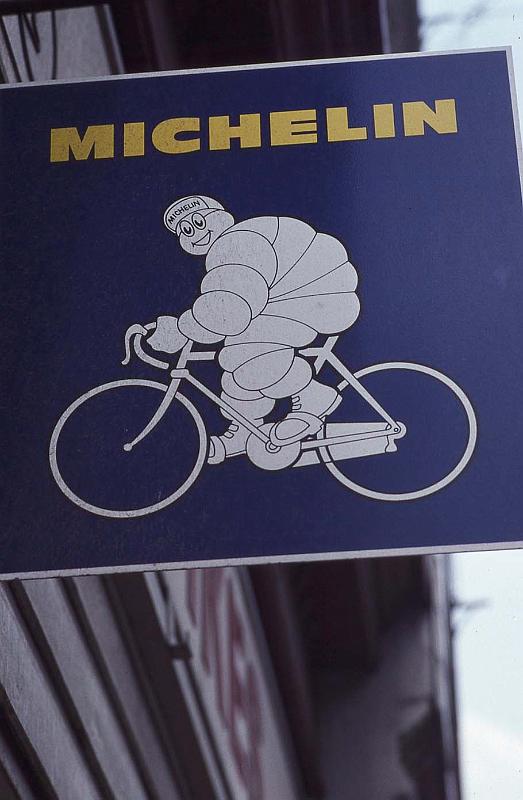 WT 2700 332-35 UK 1992-1.jpg